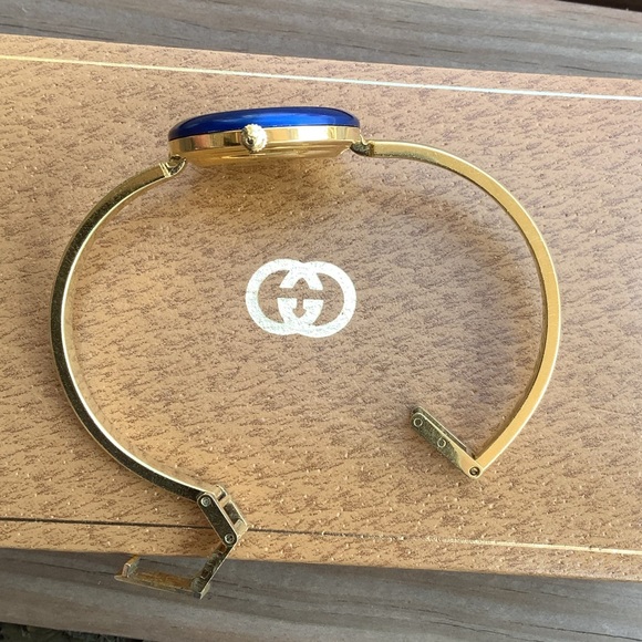 Ladies Gucci watch with interchangeable bezels🌸🌼 - Picture 3 of 14